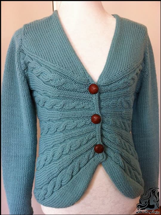 https://up.rozbano.com/view/3592631/knitted%20Womens%20jacket%20with%20screws%20on%20the%20chest%20tutorial.jpg