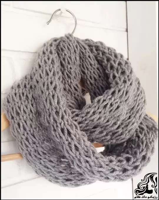 https://up.rozbano.com/view/3745245/Loose%20Knit%20Infinity%20Scarf%20tutorial-01.webp