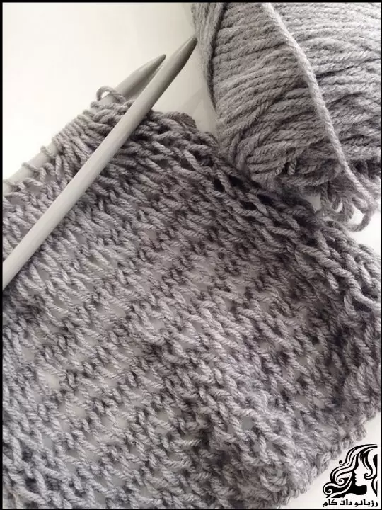 https://up.rozbano.com/view/3745247/Loose%20Knit%20Infinity%20Scarf%20tutorial-03.webp